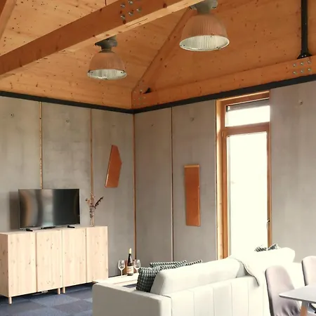 Optimist Apartmanhaz * Velence
