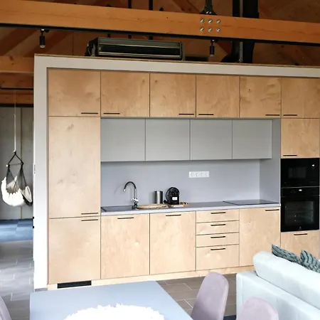 Optimist Apartmanhaz Velence