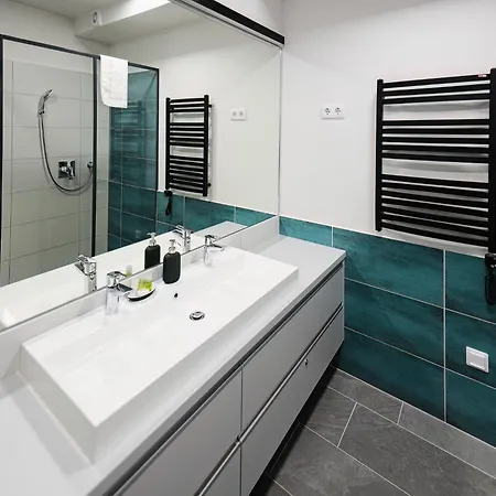 Optimist Apartmanhaz Velence