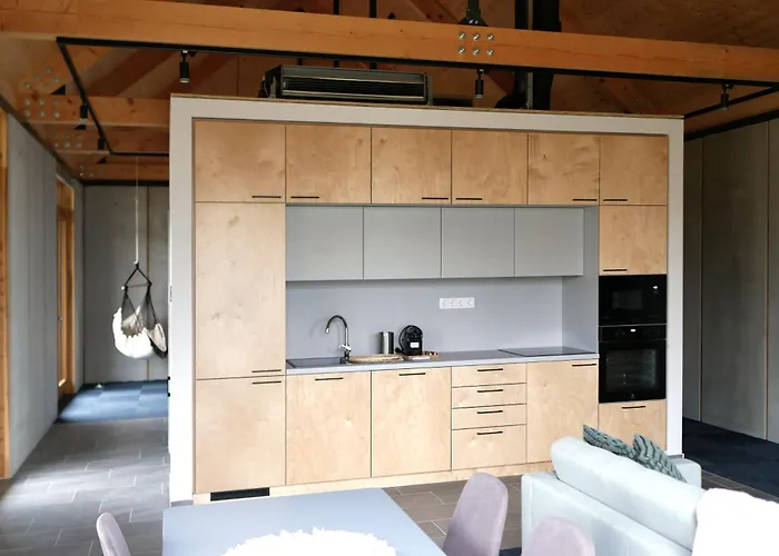 Optimist Apartmanhaz Веленце